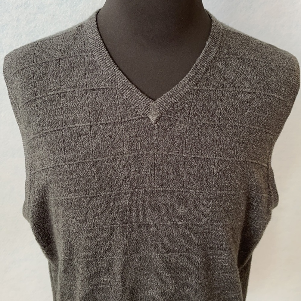 Dockers Gray Static Square Pattern Sweater Vest - image 2